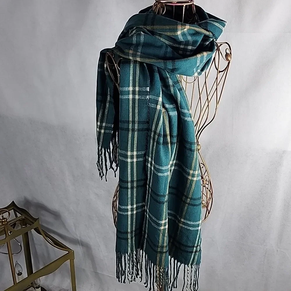 Plaid Steve Madden Green & Cream Fringed Scarf